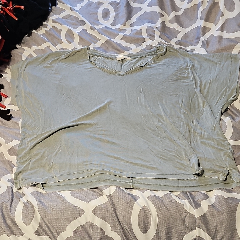 White Crow Light Green/Gray Short Sleeve Top